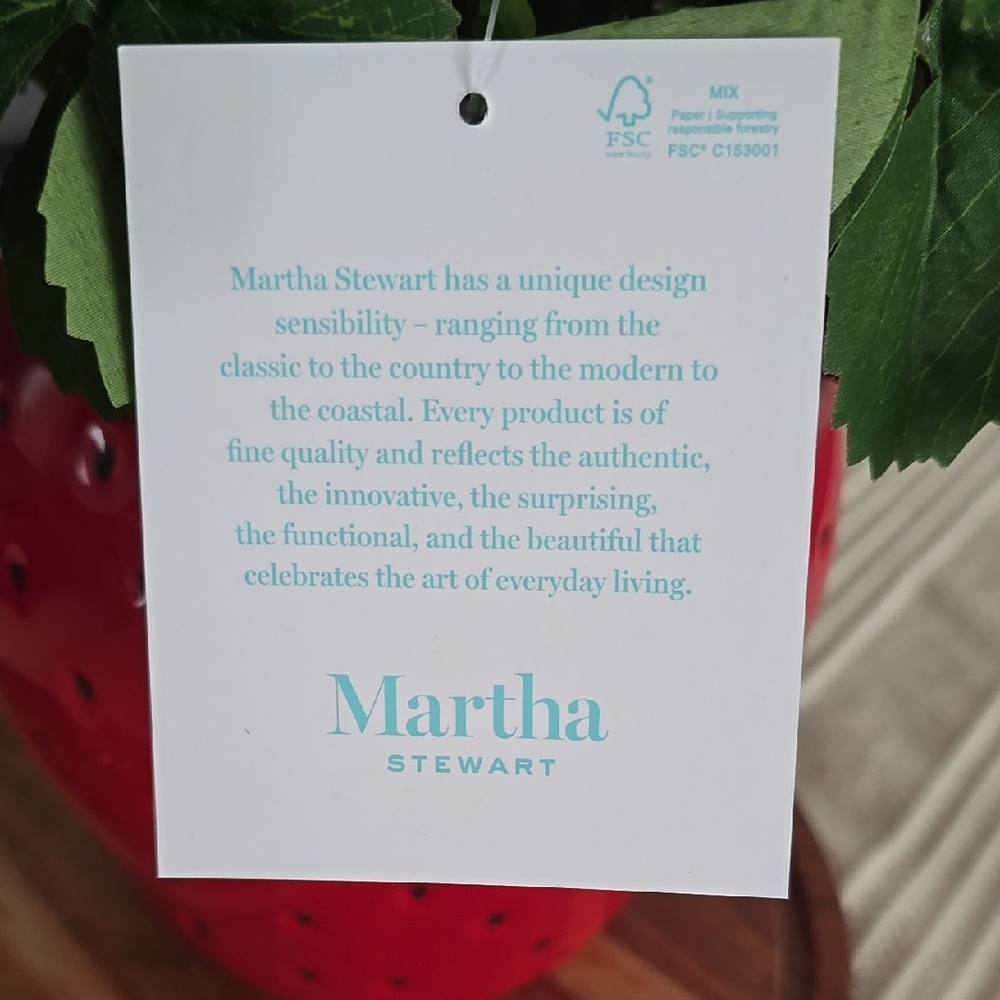🍓 Martha Stewart Strawberry Ceramic Vase - Picture 4 of 4
